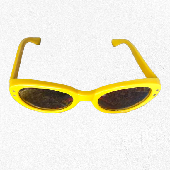 1950s Vintage Yellow Mod Cat Eye Sunglasses Bold Oval Frame Retro Funky Eyewear - Picture 3 of 12